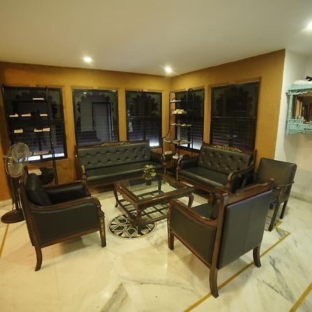 Hotel Udai Niwas By The Lake Udaipur Bagian luar foto