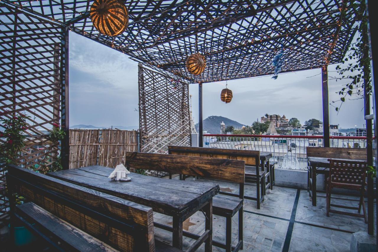 Hotel Udai Niwas By The Lake Udaipur Bagian luar foto