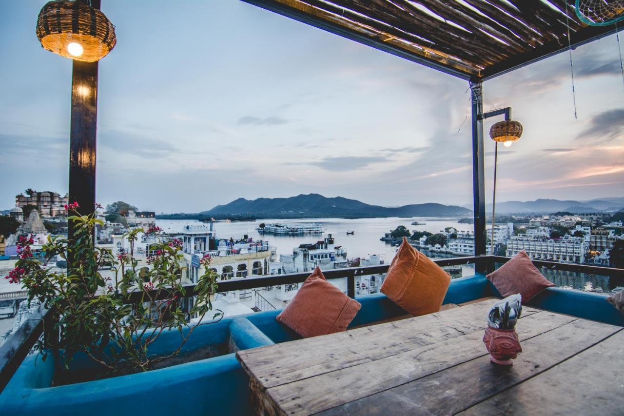 Hotel Udai Niwas By The Lake Udaipur Bagian luar foto