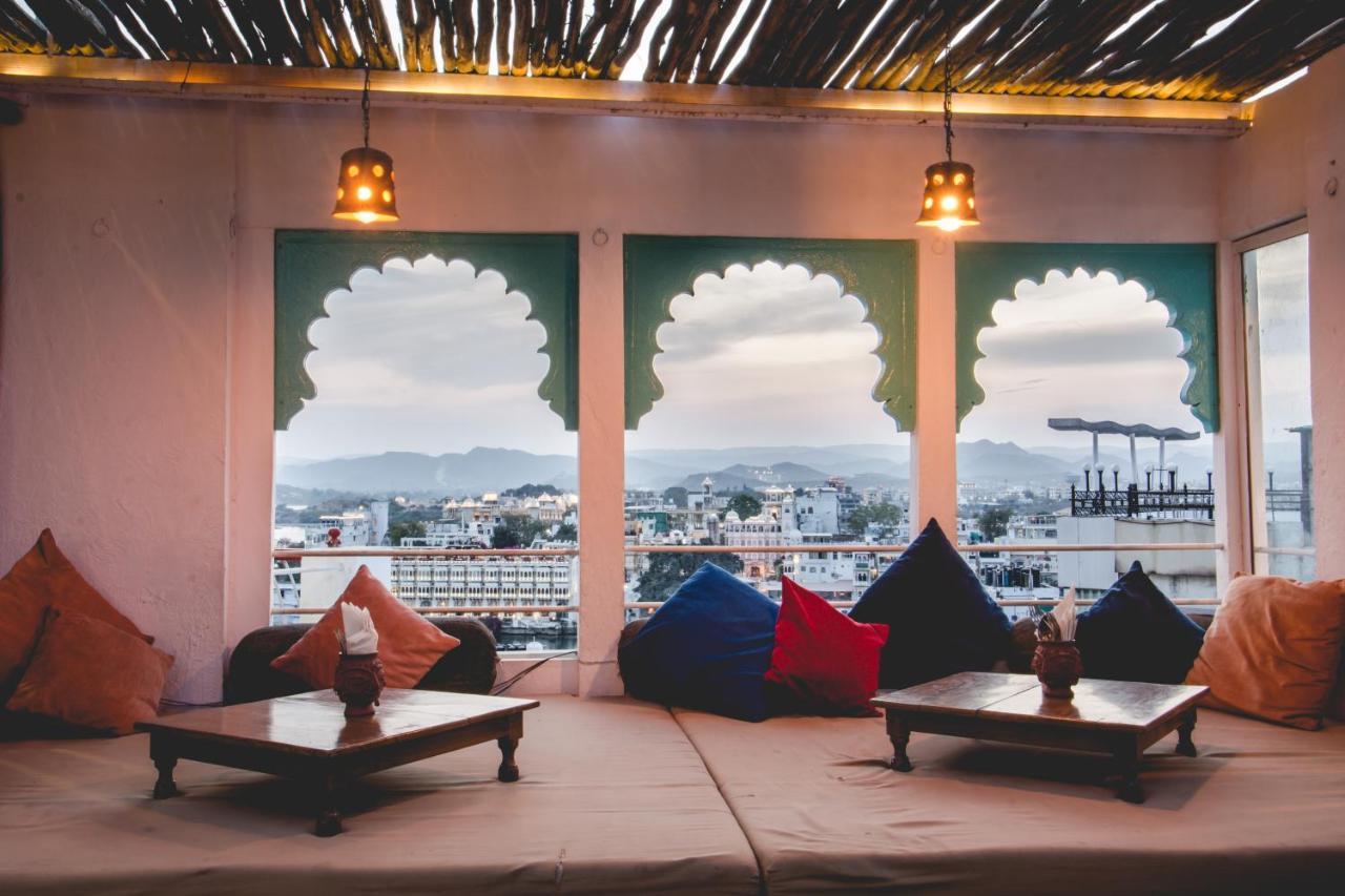 Hotel Udai Niwas By The Lake Udaipur Bagian luar foto