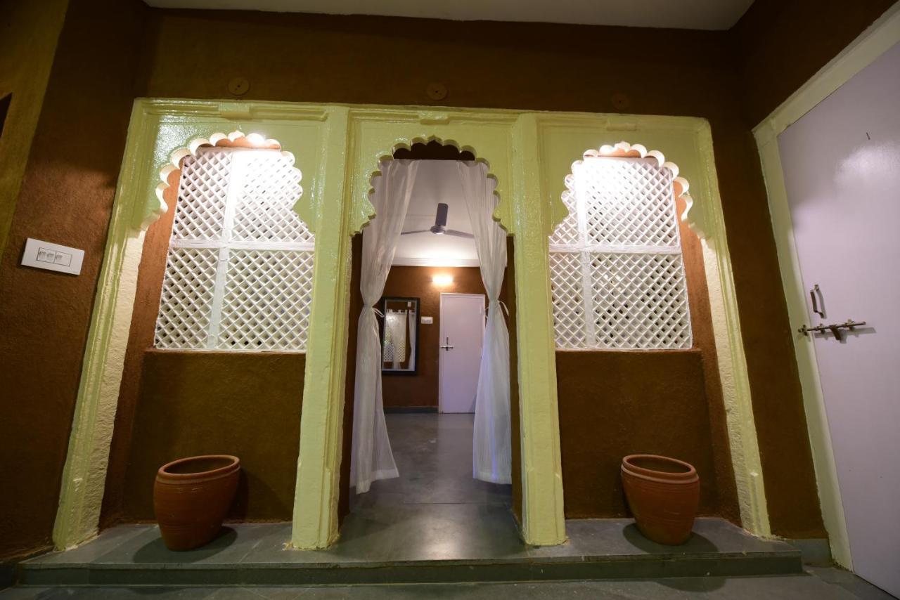 Hotel Udai Niwas By The Lake Udaipur Bagian luar foto
