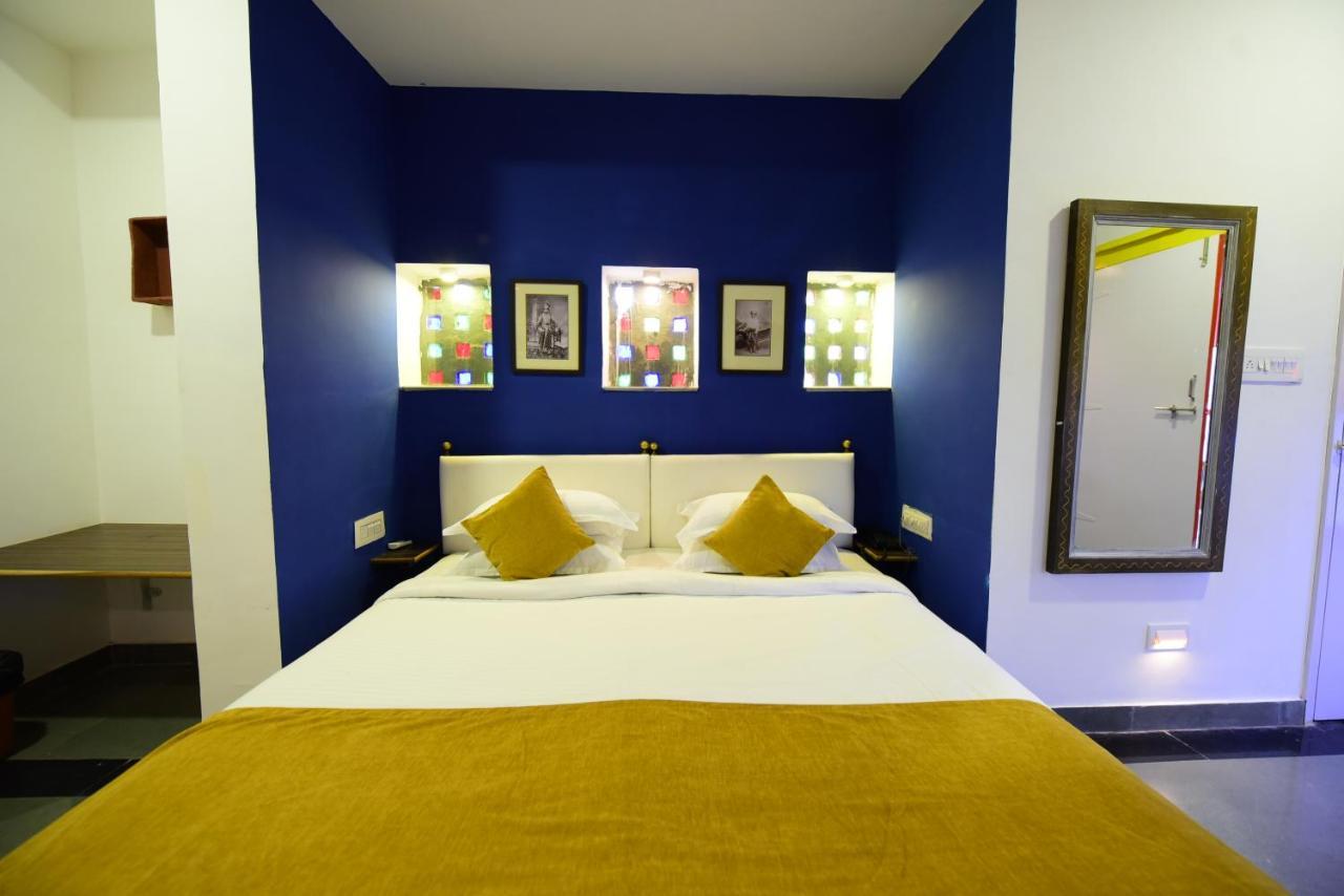 Hotel Udai Niwas By The Lake Udaipur Bagian luar foto
