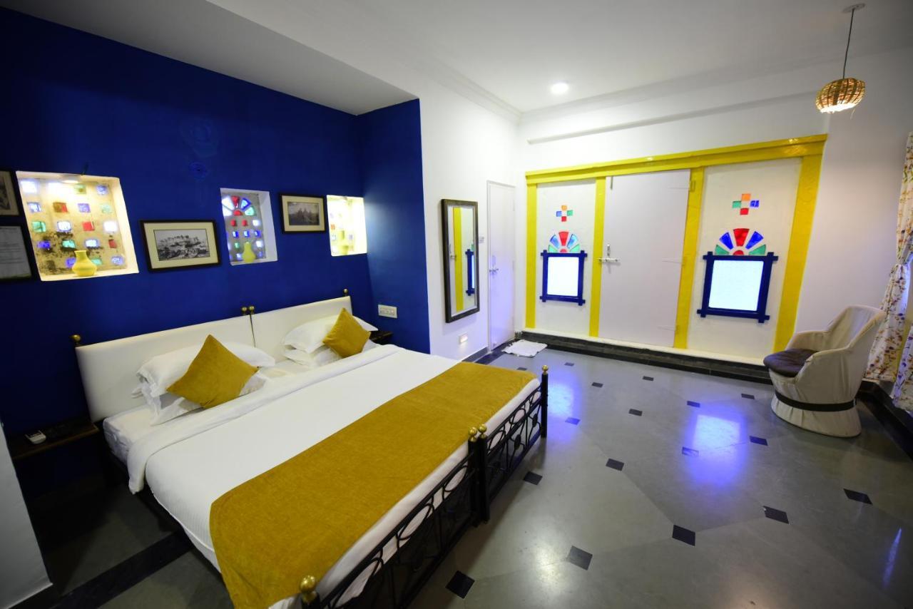 Hotel Udai Niwas By The Lake Udaipur Bagian luar foto