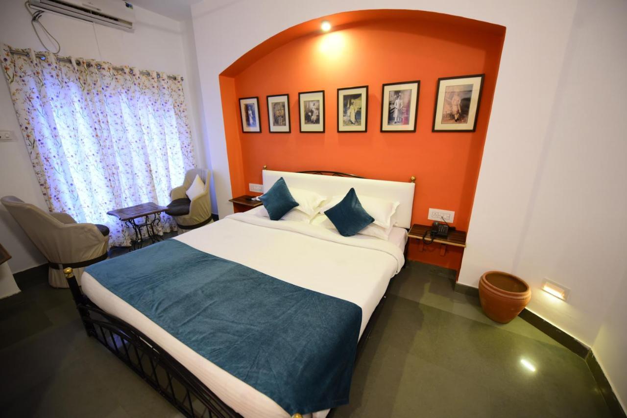 Hotel Udai Niwas By The Lake Udaipur Bagian luar foto