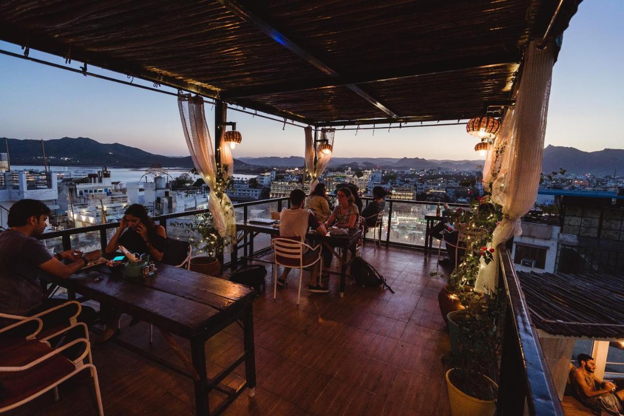 Hotel Udai Niwas By The Lake Udaipur Bagian luar foto