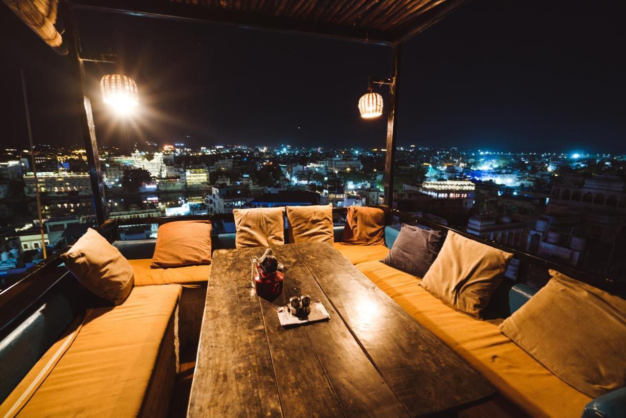 Hotel Udai Niwas By The Lake Udaipur Bagian luar foto