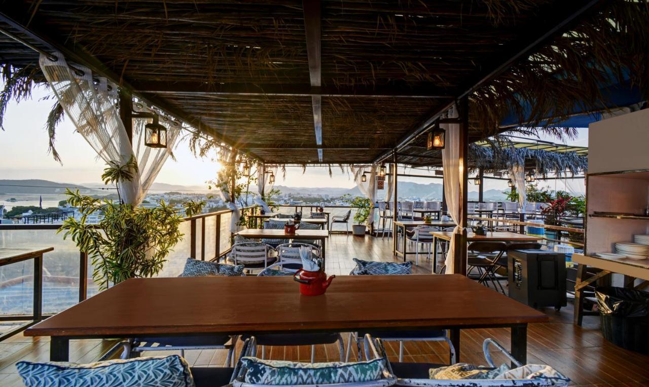 Hotel Udai Niwas By The Lake Udaipur Bagian luar foto