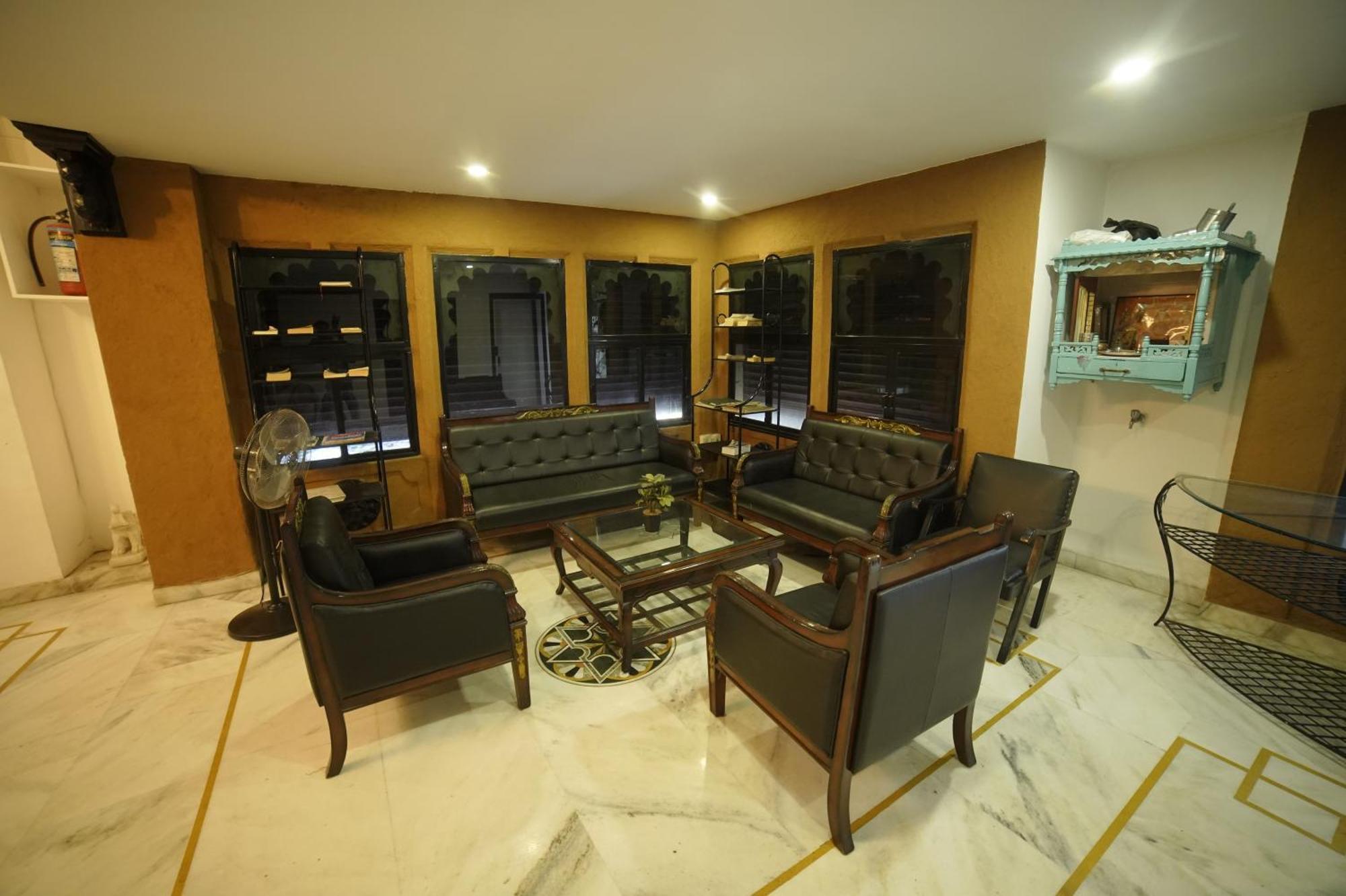 Hotel Udai Niwas By The Lake Udaipur Bagian luar foto