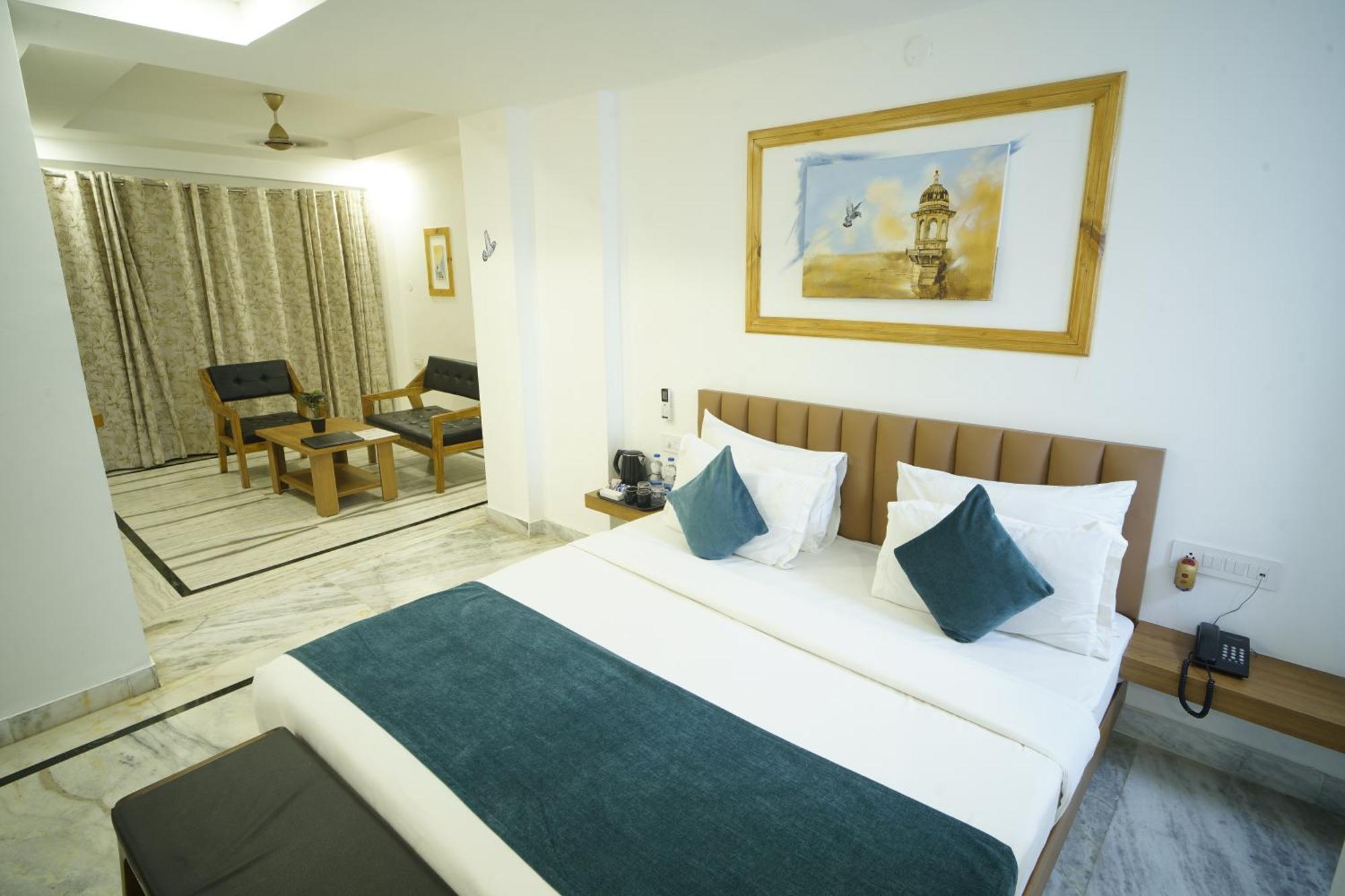 Hotel Udai Niwas By The Lake Udaipur Bagian luar foto