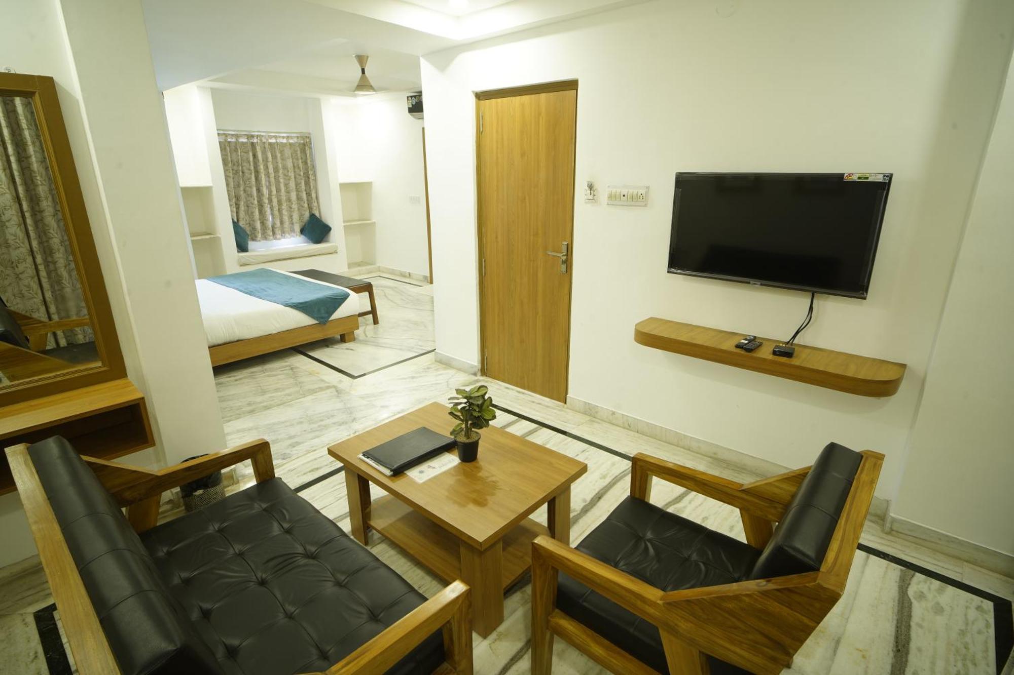 Hotel Udai Niwas By The Lake Udaipur Bagian luar foto