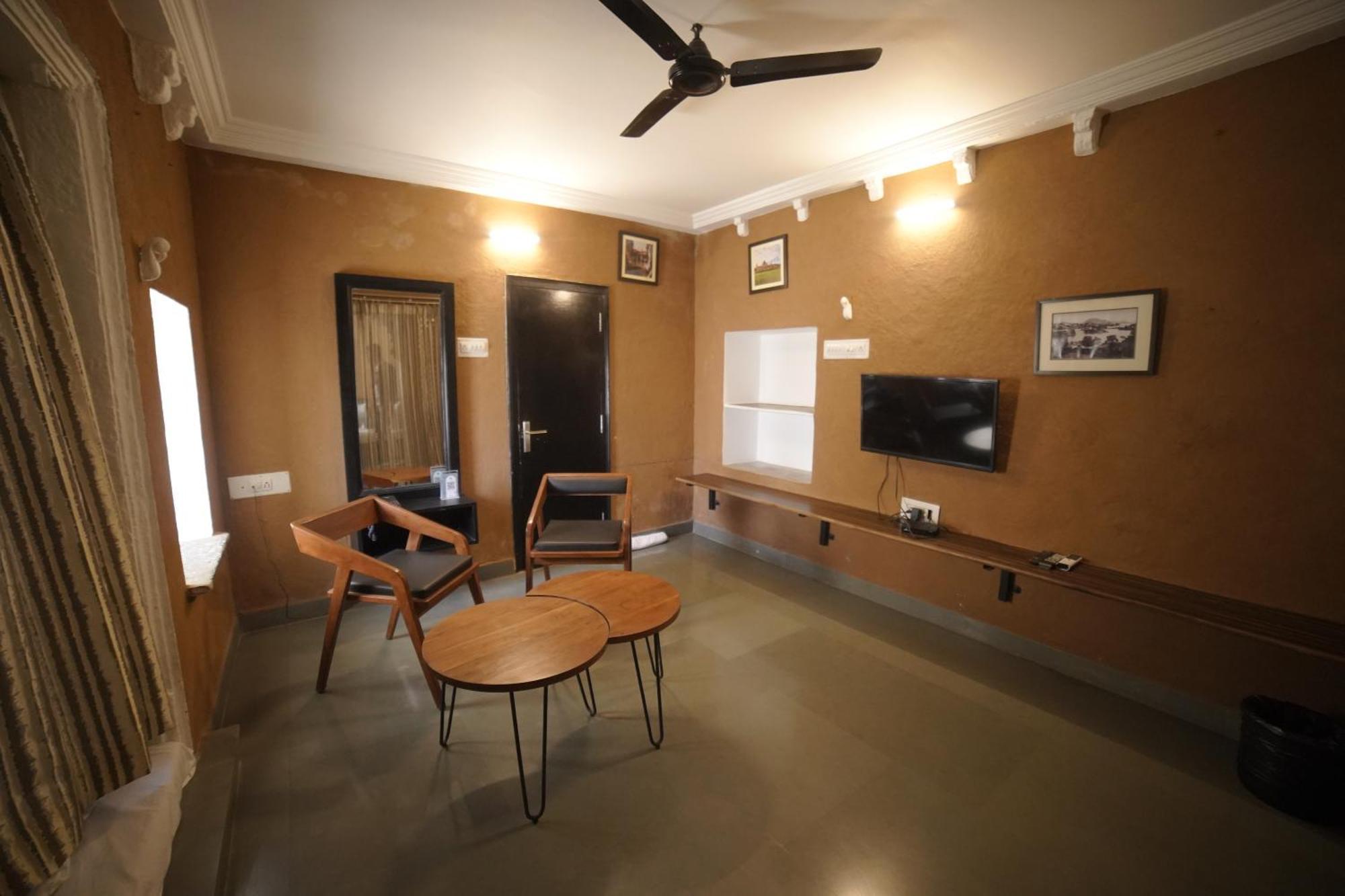 Hotel Udai Niwas By The Lake Udaipur Bagian luar foto
