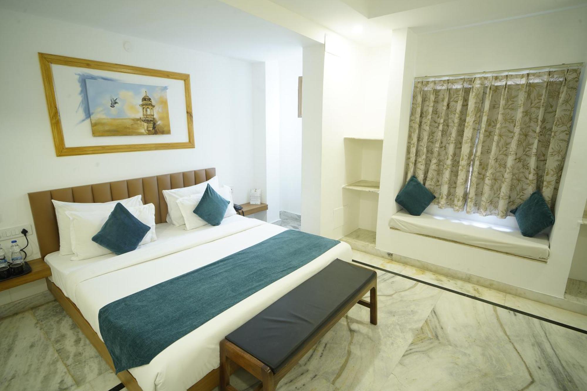Hotel Udai Niwas By The Lake Udaipur Bagian luar foto