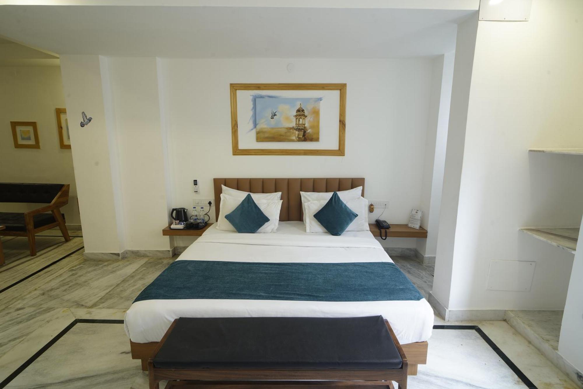 Hotel Udai Niwas By The Lake Udaipur Bagian luar foto