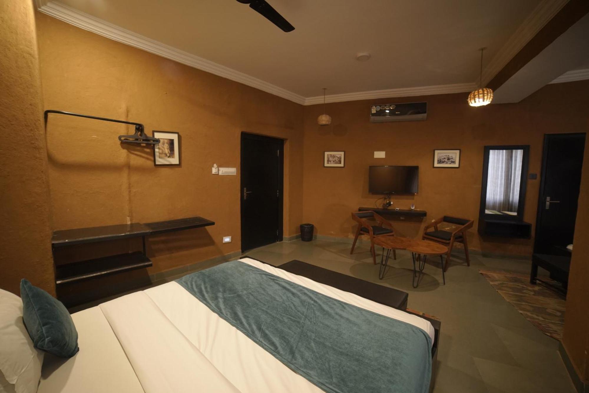 Hotel Udai Niwas By The Lake Udaipur Bagian luar foto