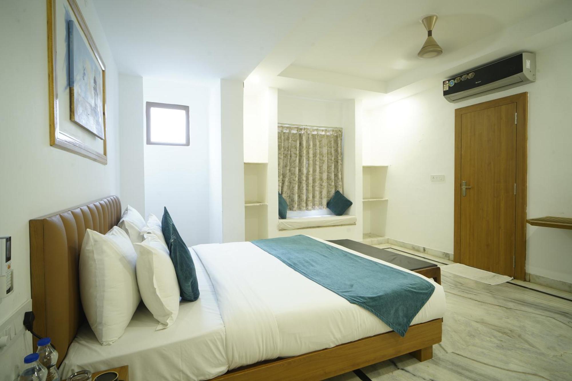 Hotel Udai Niwas By The Lake Udaipur Bagian luar foto