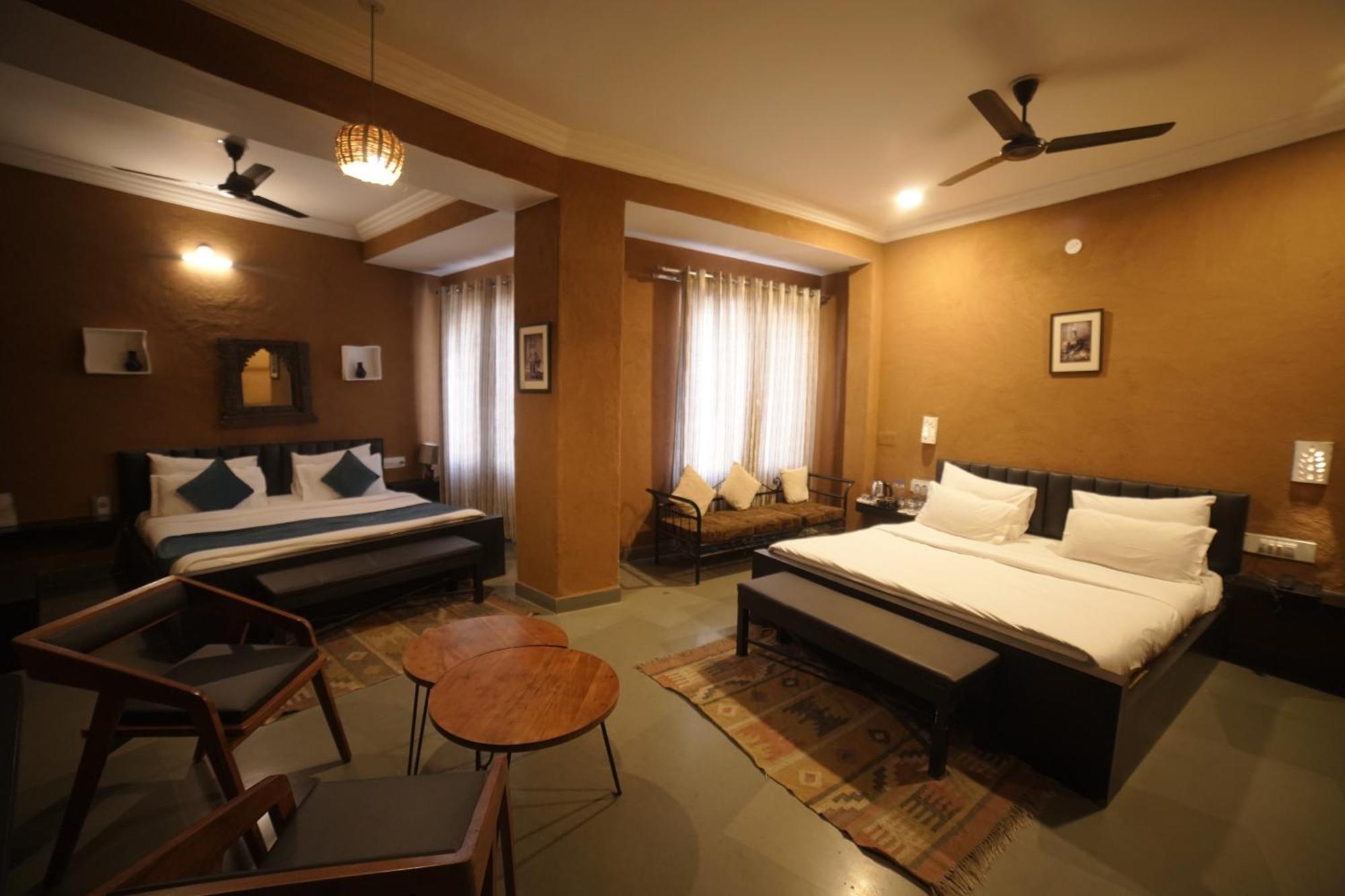 Hotel Udai Niwas By The Lake Udaipur Bagian luar foto