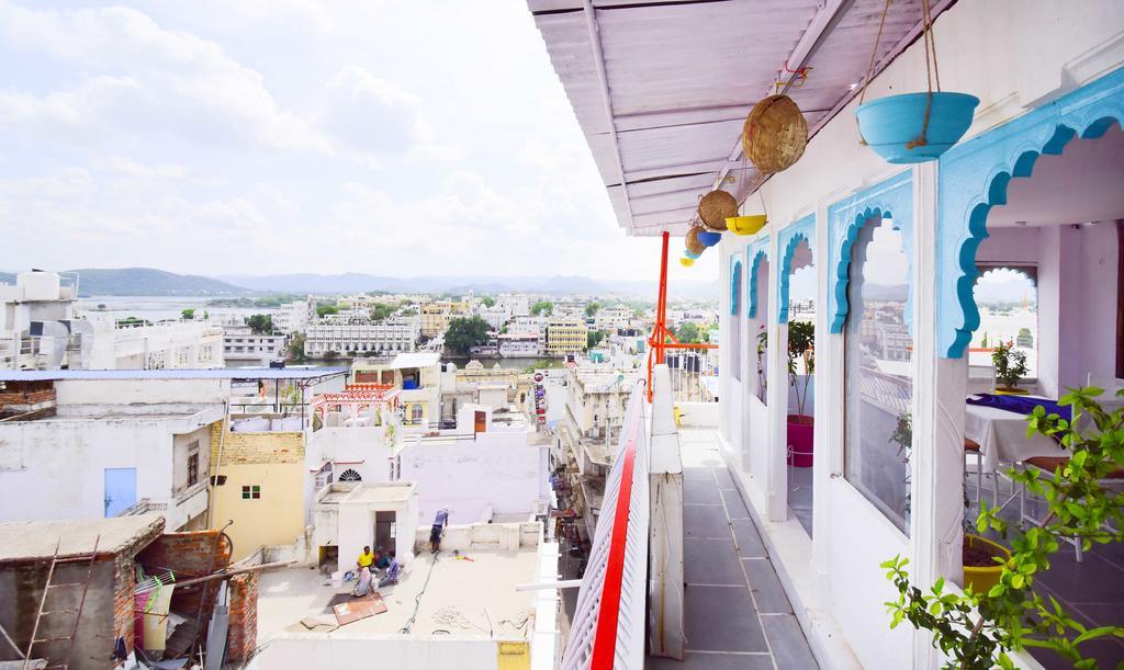 Hotel Udai Niwas By The Lake Udaipur Bagian luar foto