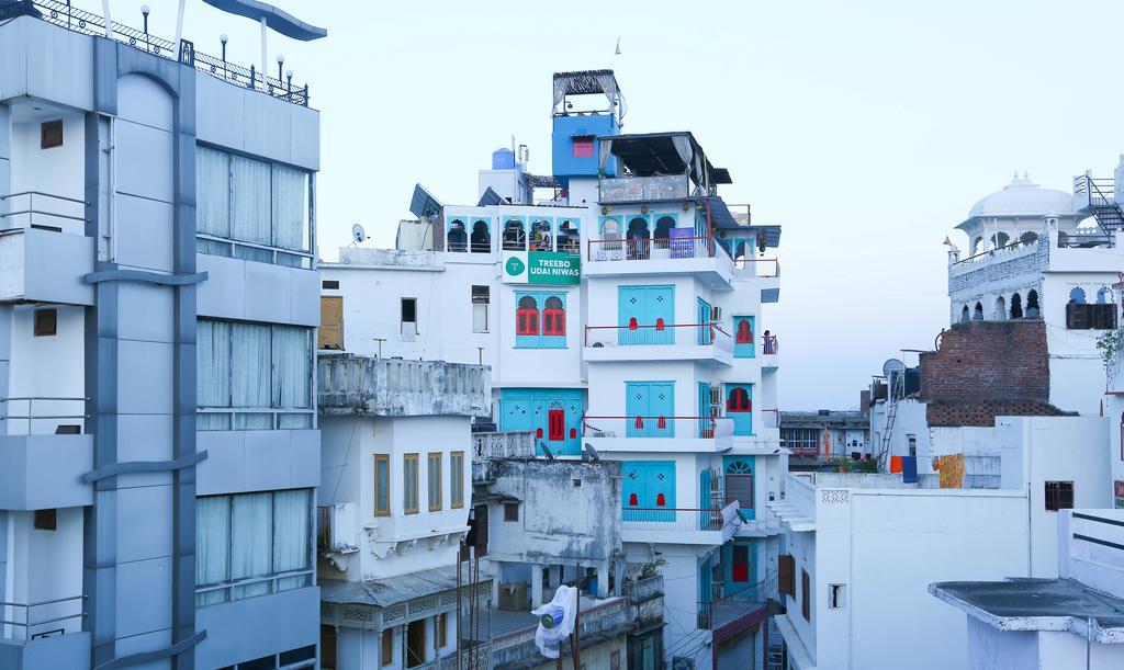 Hotel Udai Niwas By The Lake Udaipur Bagian luar foto