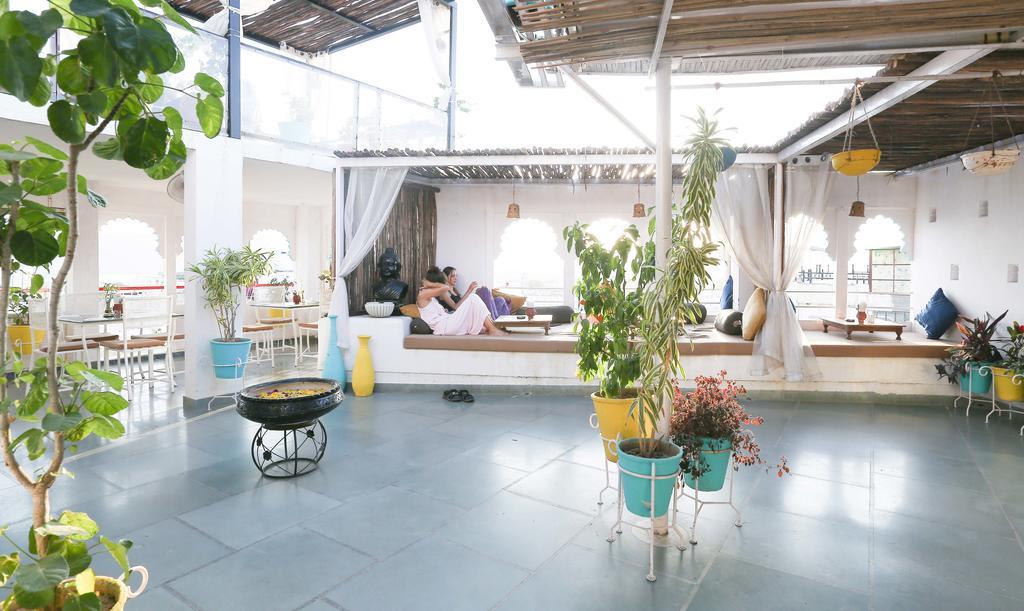Hotel Udai Niwas By The Lake Udaipur Bagian luar foto