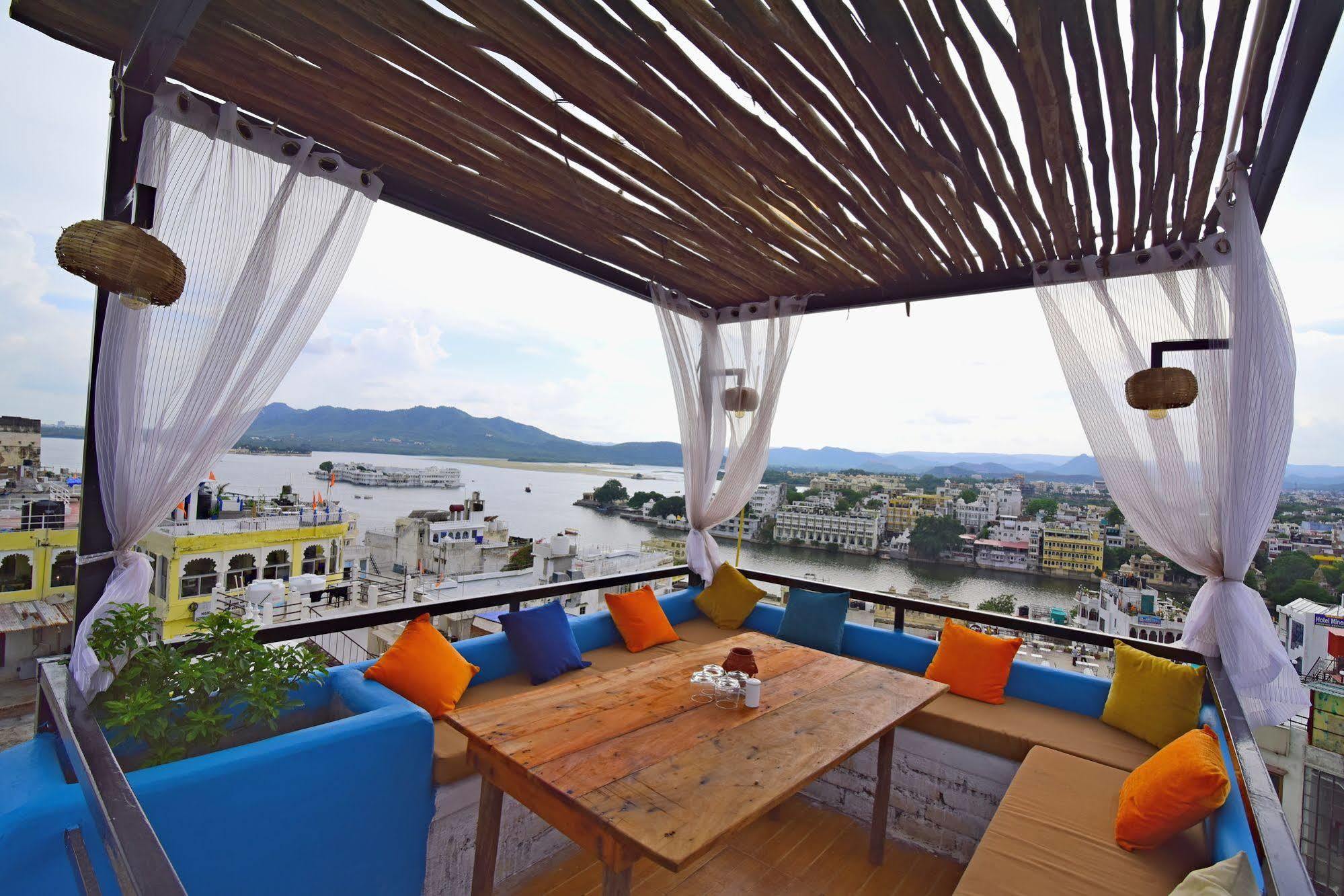 Hotel Udai Niwas By The Lake Udaipur Bagian luar foto